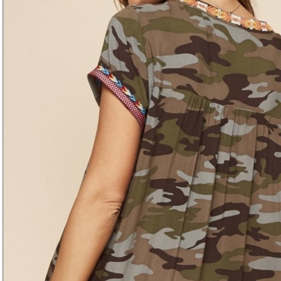 Camo Embroidered Blouse - Plus Size - Picture 3 of 4